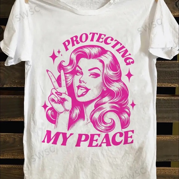 Tops - White T-Shirt with Pink Graphic